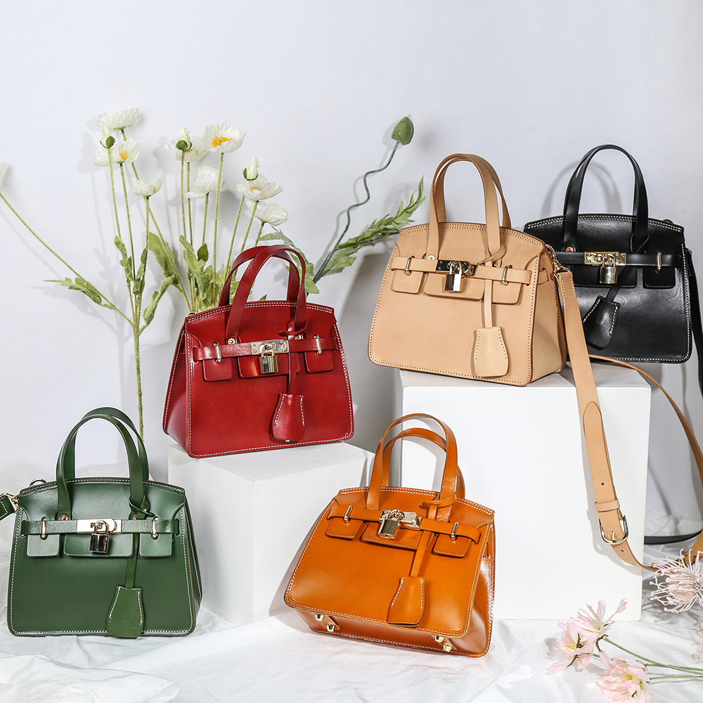 This handbag is not only powerful, but also stylish and sophisticated. It features textured hardware and an elegant hardware lock that not only enhances the aesthetics, but al